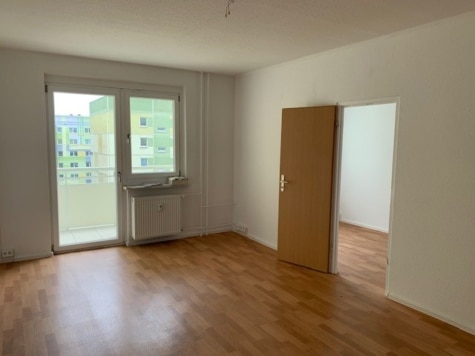 3-Zimmerwohnung mit Balkon sucht Familienanschluss, Grünau-Mitte, Heilbronner Str. 13