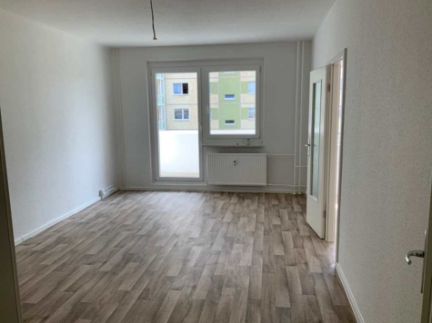 Bezugsfertige 2-Raumwohnung in Grünau mit Balkon, Grünau-Mitte, Heilbronner Str. 2