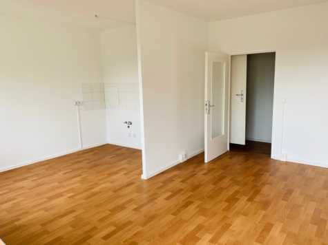 Gemütliche 1-Raumwohnung mit Wanne und Balkon in Grünau, Grünau-Mitte, Heilbronner Str. 7