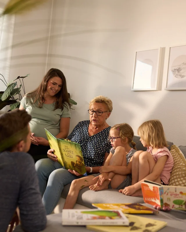 Eine Wohnungsgenossenschaft wie die WOGETRA ist eine Gemeinschaft von Menschen, die gemeinsam Wohnraum besitzen und verwalten, wobei Mietende gleichzeitig Genossenschaftsanteile besitzen und von vielen Vorteilen profitieren:

💚 Lebenslanges Wohnrecht: Solange du die Regeln einhältst, kannst du dauerhaft in deiner Wohnung bleiben. ￼
💚 Mitbestimmung: Du hast die Möglichkeit, bei Vertreterversammlungen aktiv mitzuwirken und Entscheidungen mitzugestalten. ￼
💚 Bezahlbare Mieten: Genossenschaften bieten oft preisgünstige und familienfreundliche Wohnanlagen. ￼
💚 Soziale Sicherheit: In Notlagen steht dir die Solidargemeinschaft unterstützend zur Seite. ￼
Entdecke die Vorteile des genossenschaftlichen Wohnens und werde Teil unserer Gemeinschaft! 🏡🤝

#wogetra #wohnungsgenossenschaft #wohnungleipzig